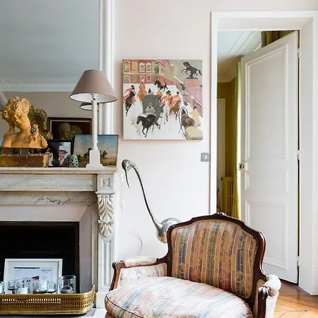 Veeve - Muted Beauty In Batignolles Apartment *
