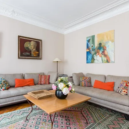 Veeve - Muted Beauty In Batignolles Apartment Paris